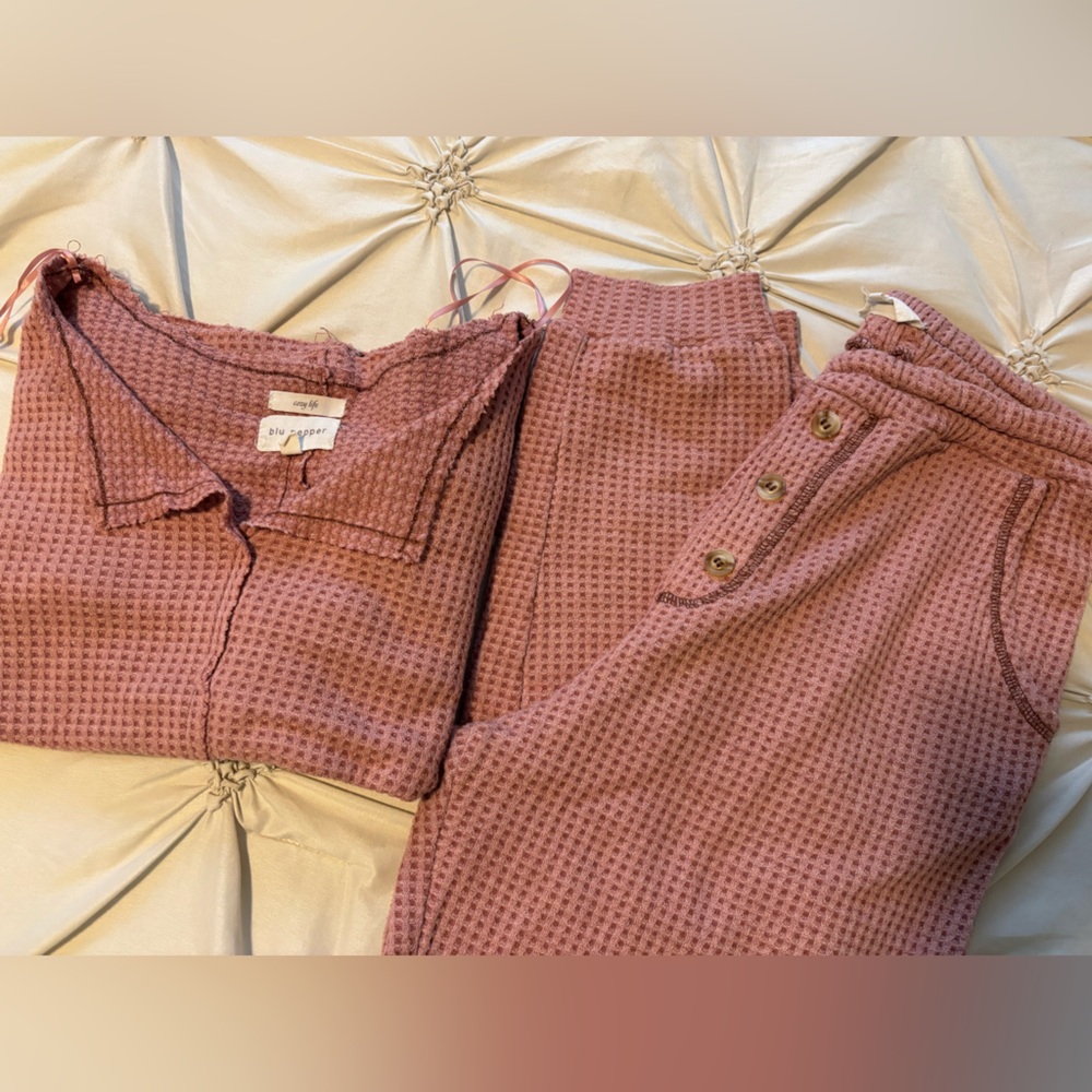 Pink lounge/pijama set.